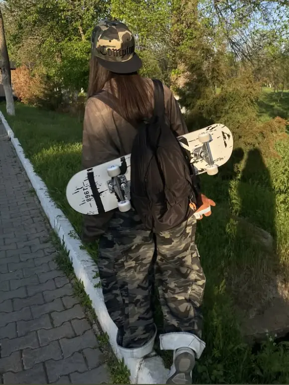 FatCoal6698의 bold skater girl and shy boy???