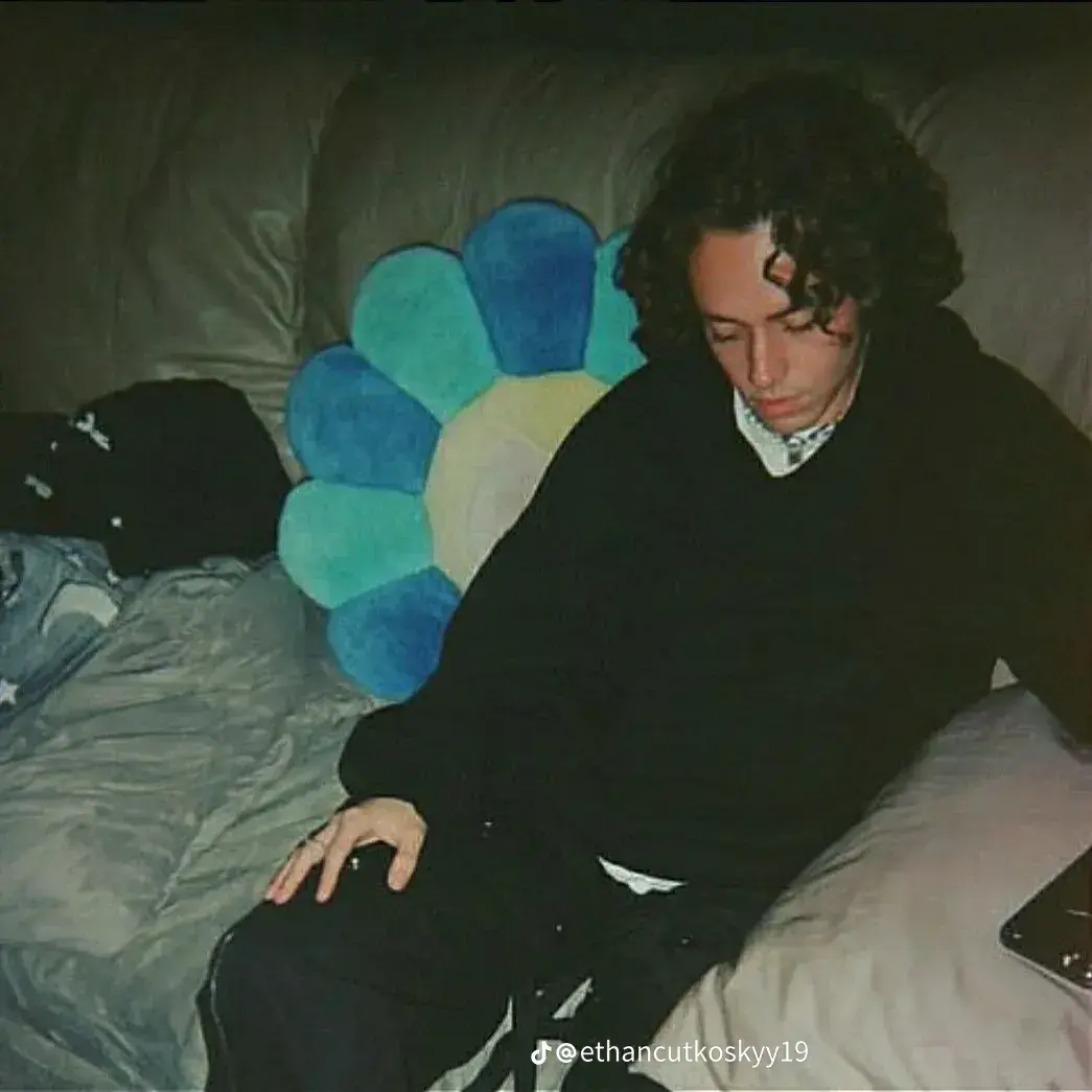 AfraidAlbum0138의 Ethan Cutkosky