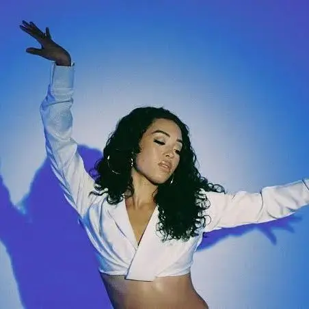 StumpyBean6169의 Backstage Mom