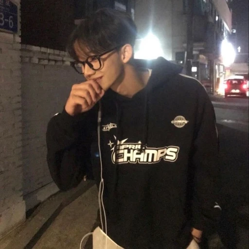 김지우