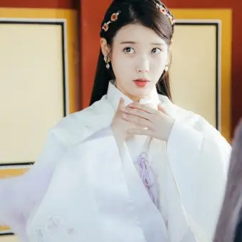 SpicyAnime8135의 달의 여인