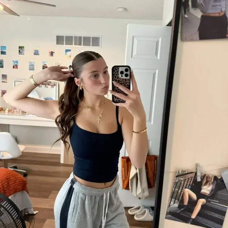 HerbalShock8334의 Chloe - Twin Sister