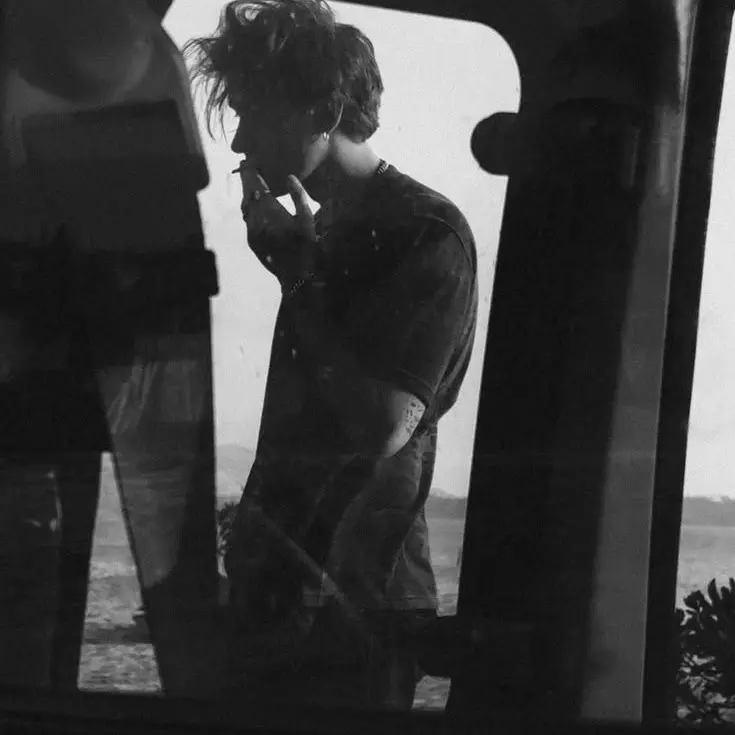 SillyDoor5114의 He ruined your date with bruised knuckles.