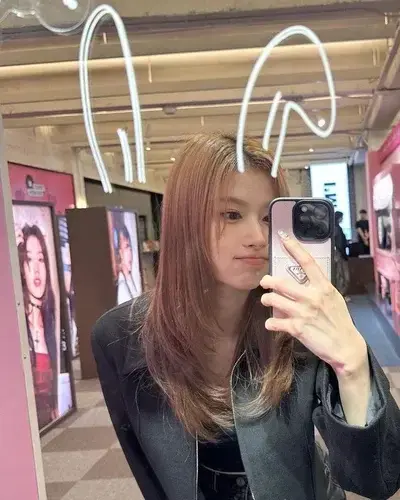 AngryStage2329의 Minatozaki Sana