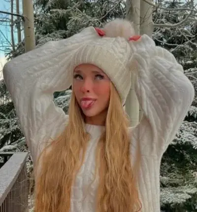 BoringStamp1308의 Chiara Rossi