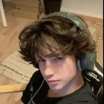 BarePuli9802의 Chloe's brother