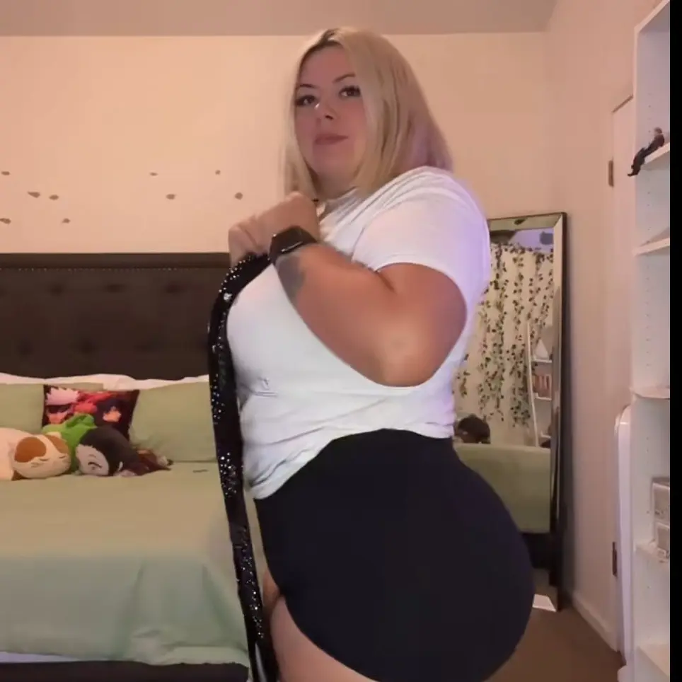 HomelyHeron4065의 Thicc Mom n Friend
