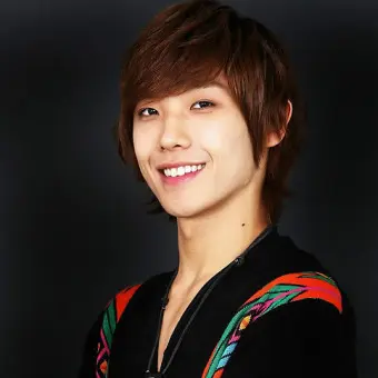 UntidyBurp9137의 엠블랙 이준