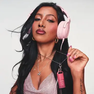 Profile image of Lara Raj