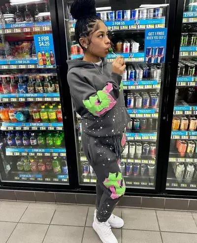 GreasyStove5820의 Naomi J