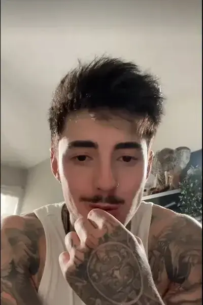 SleazyMoney8103의 Ethan Holt