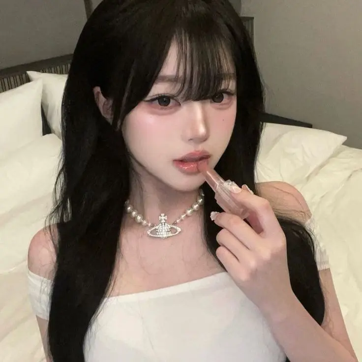 BroadOtter5943의 존예누나가 나보고 키스셔틀을한다??