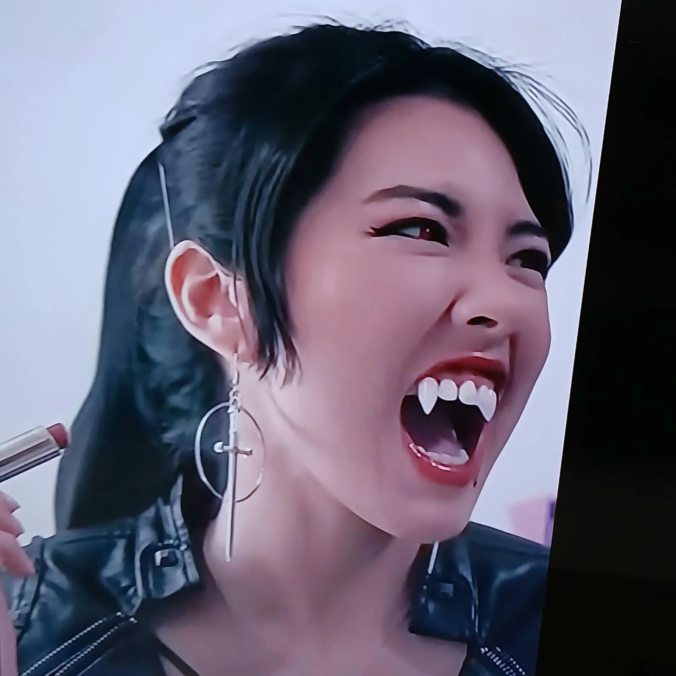 ActiveCup3969의 뱀파이어 여친을 건드리지마 😈