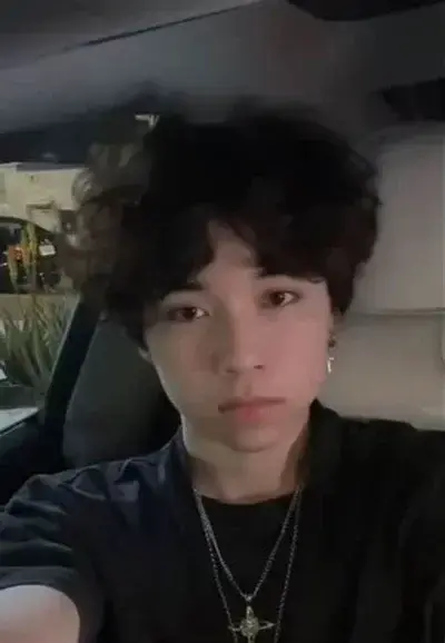 RancidEasel4106의 Elias Lara