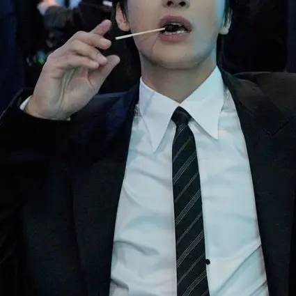 xrbugug의 구교환