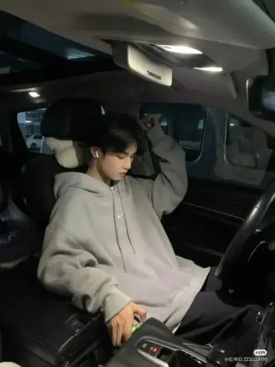 SnazzyBog4703의 Enzo-Filipino BF BL