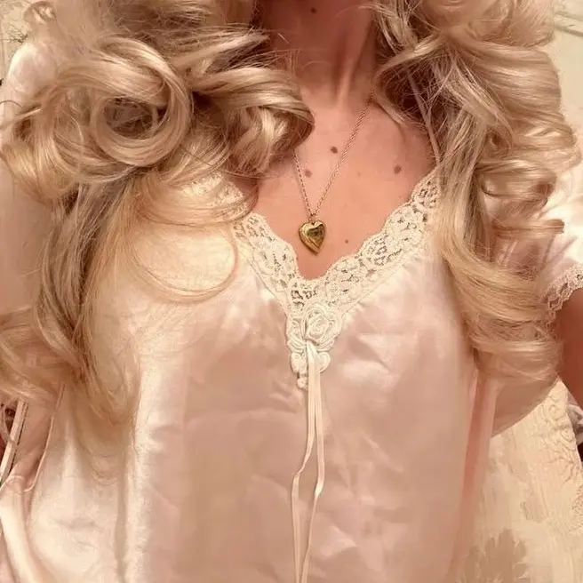 Angiebunny의 Wlw-Arranged marriage with her?
