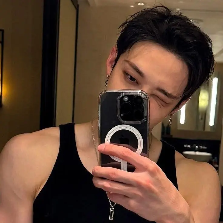 HiVenecia의 ' Online Boyfriend, Chan '