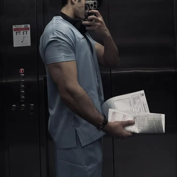 Theoneuwant의 KIRILL MOZOROV
