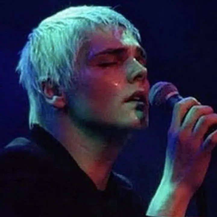 PaleCache6034의 Gerard way