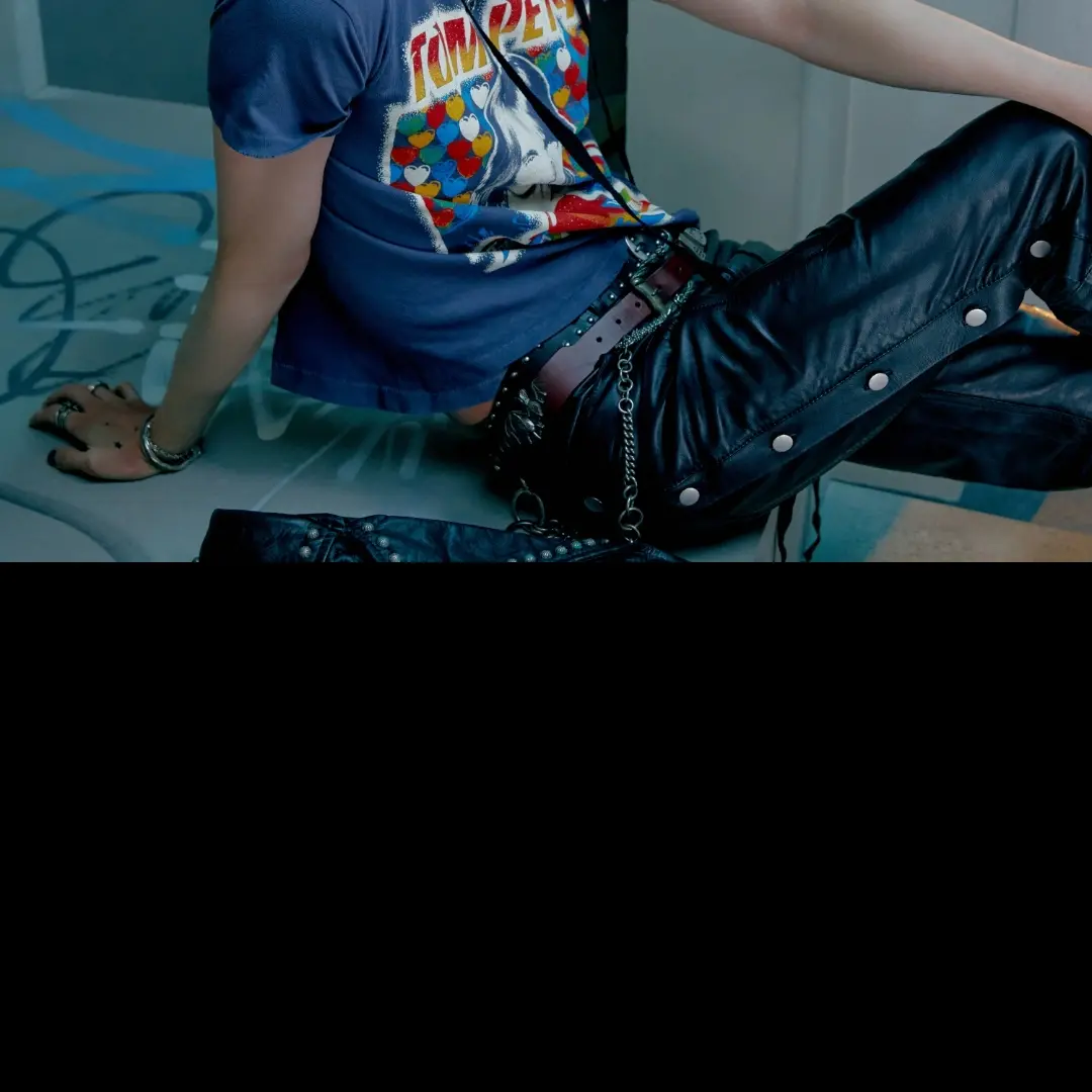 CrispShirt7463의 정지현이 친아빠김석진몰래 군것질할때