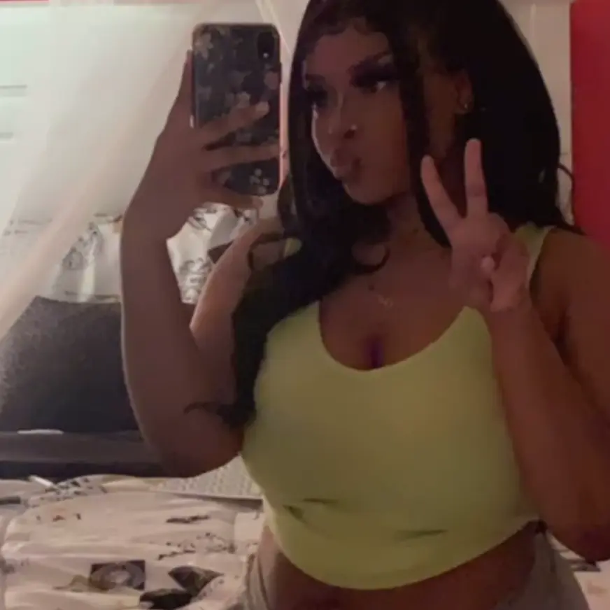 BronzeAngel9386의 Hot adoptive mom