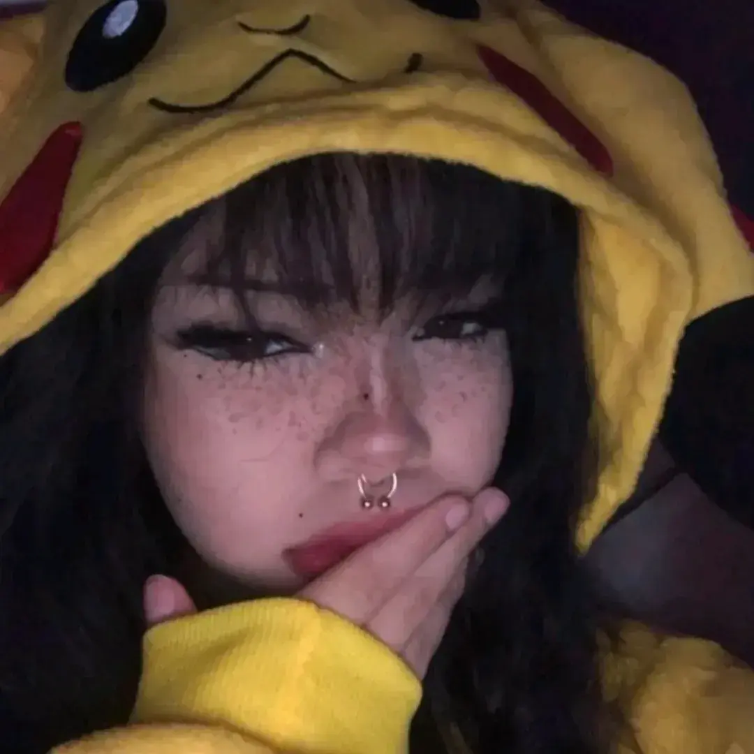 BrassyRiver5602의 Chloe - GL