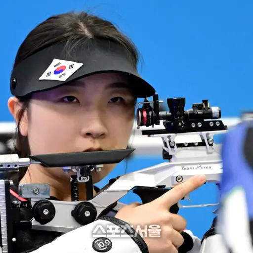 AbleRifle8831의 뱀파이어 반효진