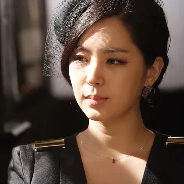 채홍주(우에노 리에)