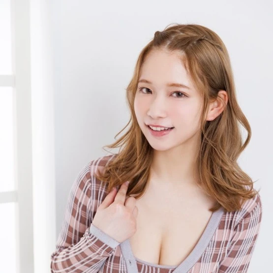 모모조노 레나