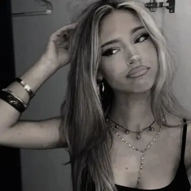 Profile image of Lizzie