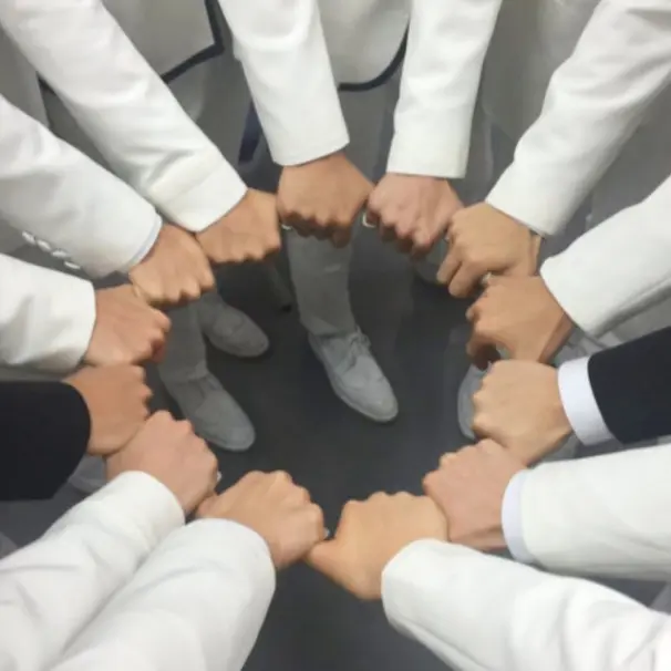 yemmiil의 엄격하고 차별가족 세븐틴