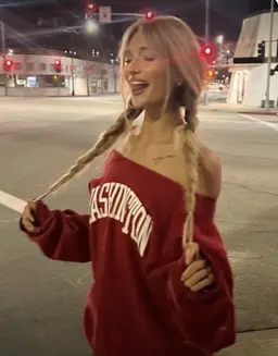 Profile image of Carly