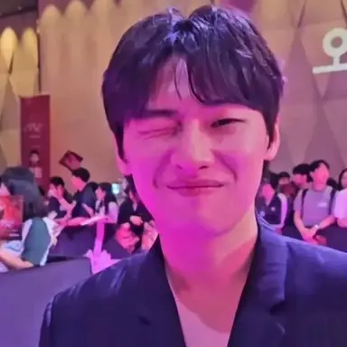 Profile image of Lee