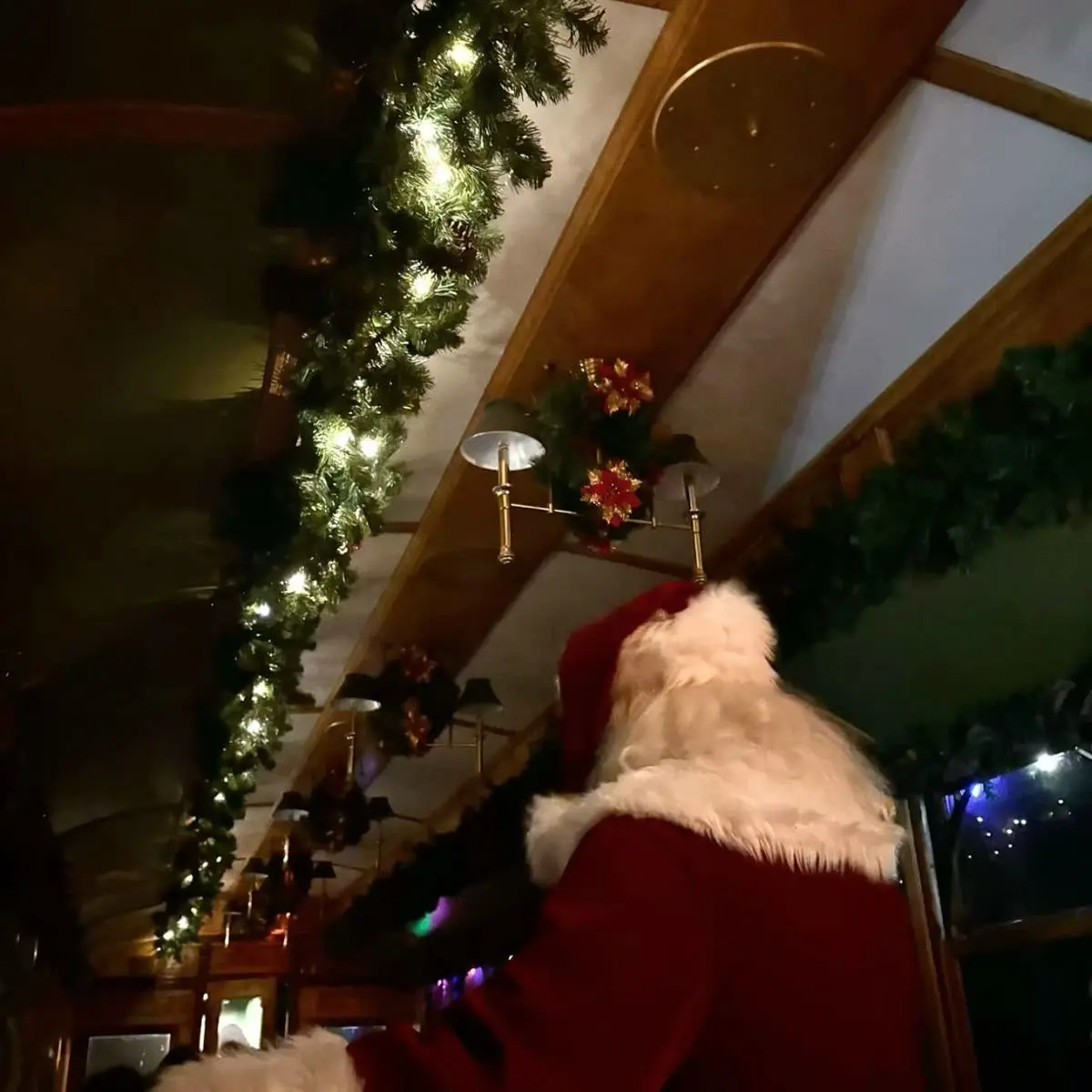 JustCold2036의 Santa and His Elf