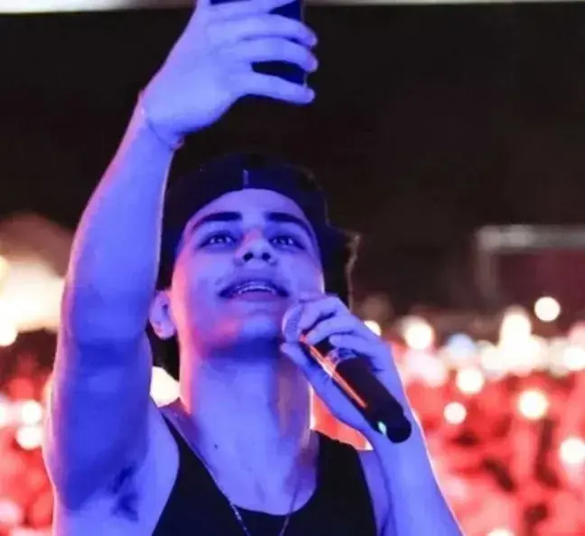 MeekGirl1535의 Adrian Castillo