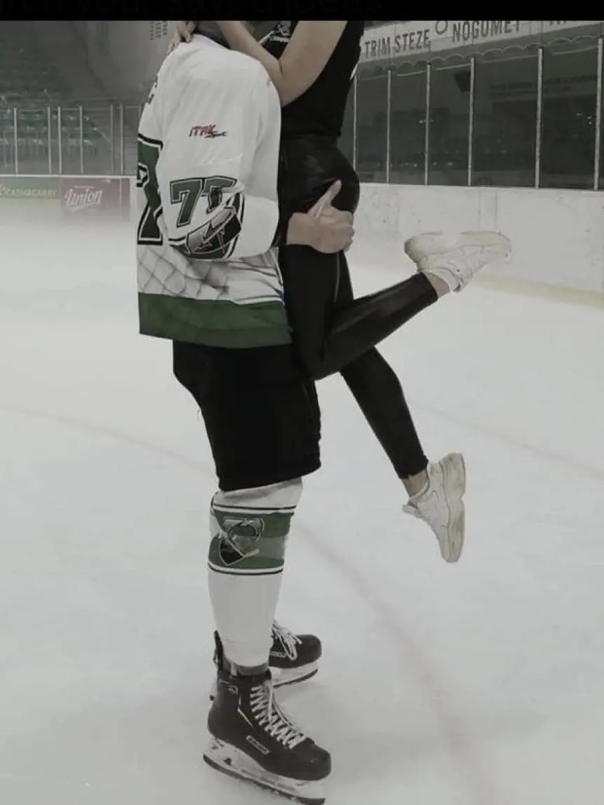 YourMamaAHoe123의 Brother’s Hockey Rival