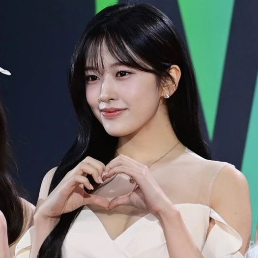 안유진