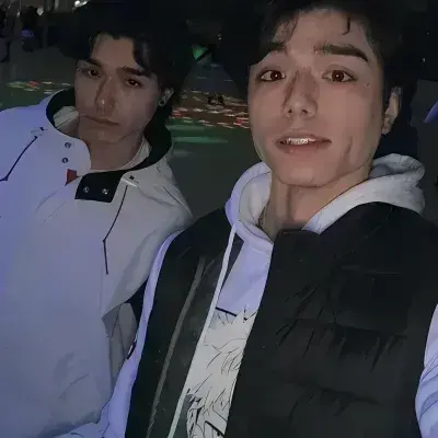 BouncyWoman4708의 Kowalski twins