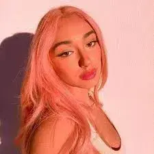 Profile image of Chloe Vance