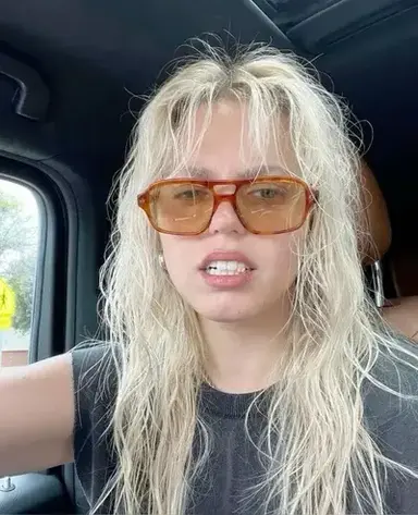 Profile image of Zara Vance