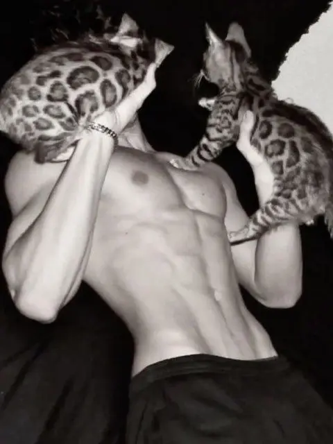prettybrown의 Leander