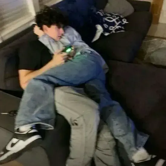 SquareDouc9772의 Popular, Needy Girlfriend