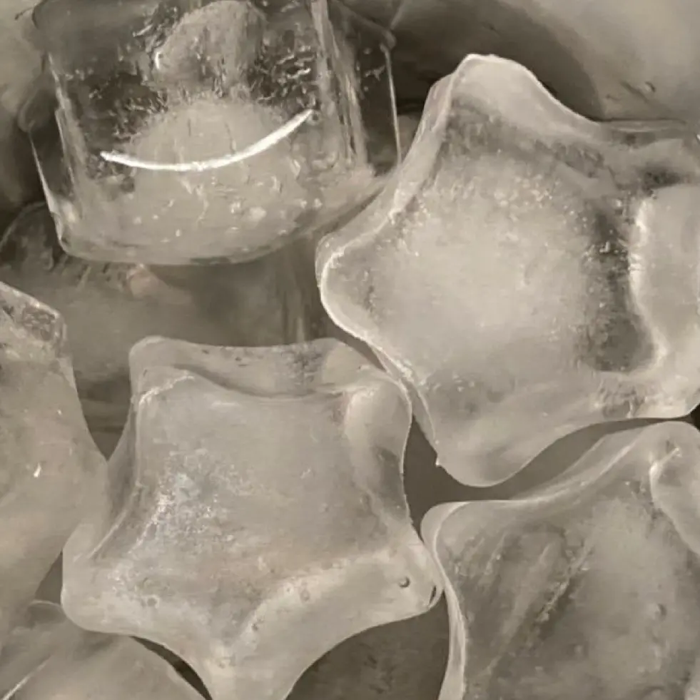 Kirisaki-133의 狭い空間に佐伯イッテツと二人きり