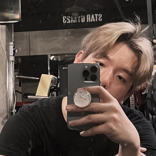 변백현