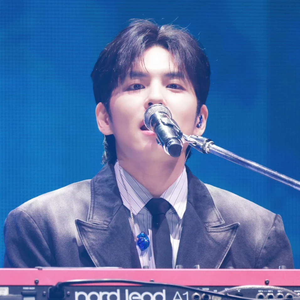 원필의 공연을 보러 온 당신