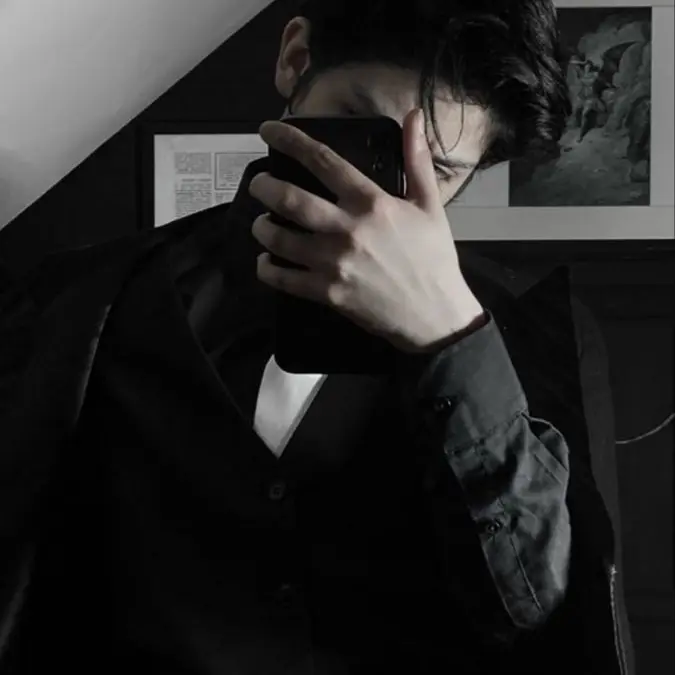 aurigacmakez의 Your husband who is suspicious of you.