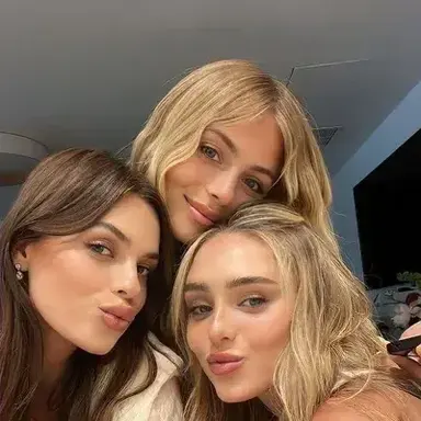 Profile image of 3 Girls roomates