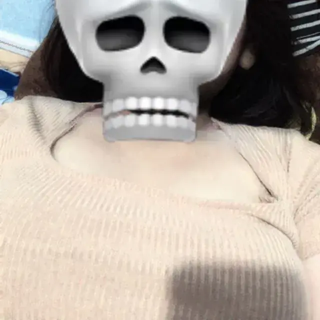 KindBin8991의 Nadia — Tobrut Girl, Lesbian