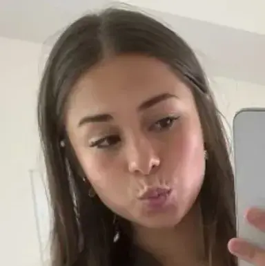 Profile image of Chloe Summers